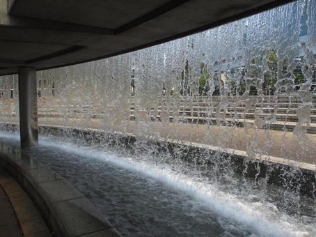 円形の水カーテン 円形の水カーテンの写真