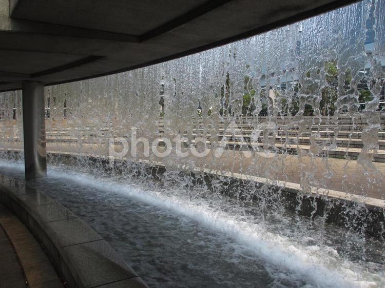 円形の水カーテン 滝の広場,滝,水の写真素材