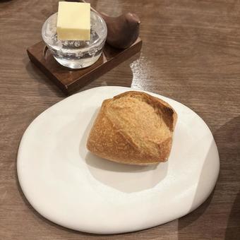 レストランの自家製パンとバター レストランの自家製パンとバター パン,ブレッド,フランスパンの写真素材