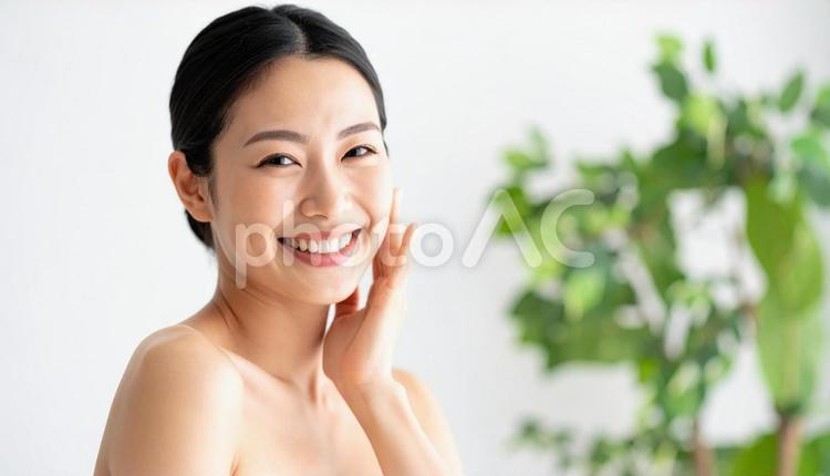 微笑む若いアジア人女性のポートレート 女性,美人,かわいいの写真素材