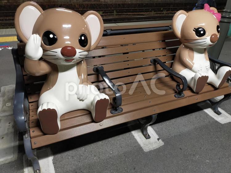 新津駅ホームのオコジロウとオコミ オコジロウ,オコミ,新津の写真素材