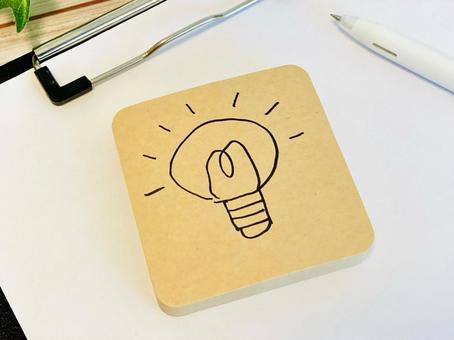 豆電球の絵とクリップボード 豆電球の絵とクリップボード 電球,電気,ライトの写真素材