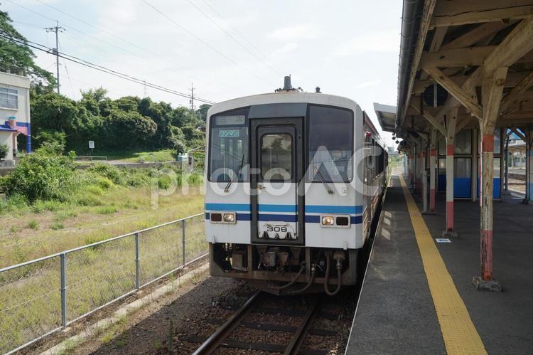 ＪＲ三江線の江津駅に入線する普通列車 jr三江線,jr西日本,三江線の写真素材