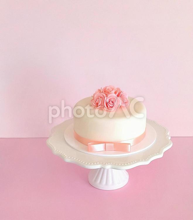 バラ　シュガーケーキ　リボン　スペース バラのシュガーケーキ,シュガークラフト,ケーキの写真素材