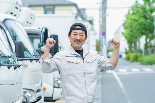 ドライバーの男性 ドライバーの男性 トラック,笑顔,ドライバーの写真素材
