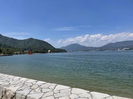 宮島町の海 海,海岸,青空の写真素材
