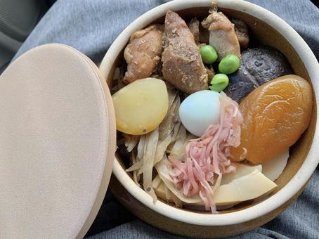 具材ゴロゴロ炊き立て釜飯 具材ゴロゴロ炊き立て釜飯 食べ物,釜飯,ランチの写真素材