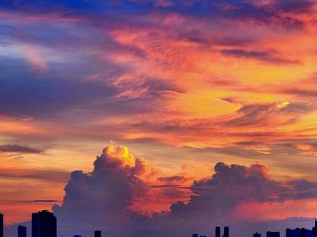 夕日の空 空,黄昏空,空の写真の写真素材