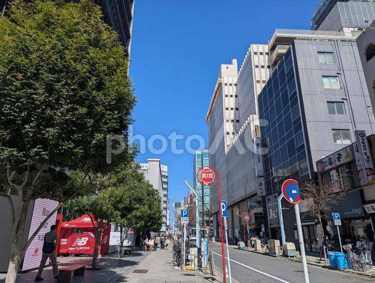 休日の名古屋・栄地区 ビル,町並み,街並みの写真素材
