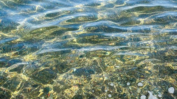 波に揺られてキラキラと光る海の海面 波に揺られてキラキラと光る海の海面 海,水,波の写真素材