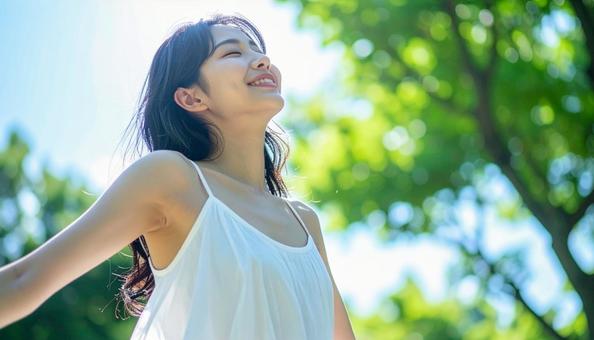 健康的な女性深呼吸 健康的な女性深呼吸の写真