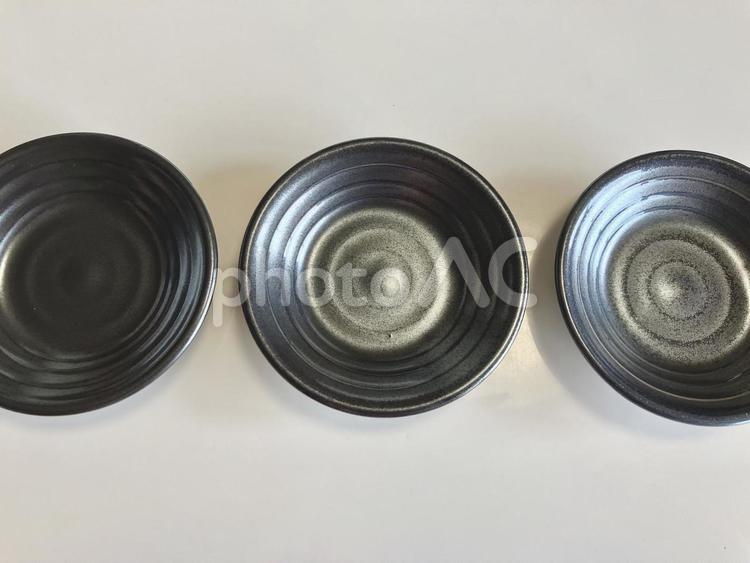 並んだ黒小皿 小皿,黒,和の写真素材
