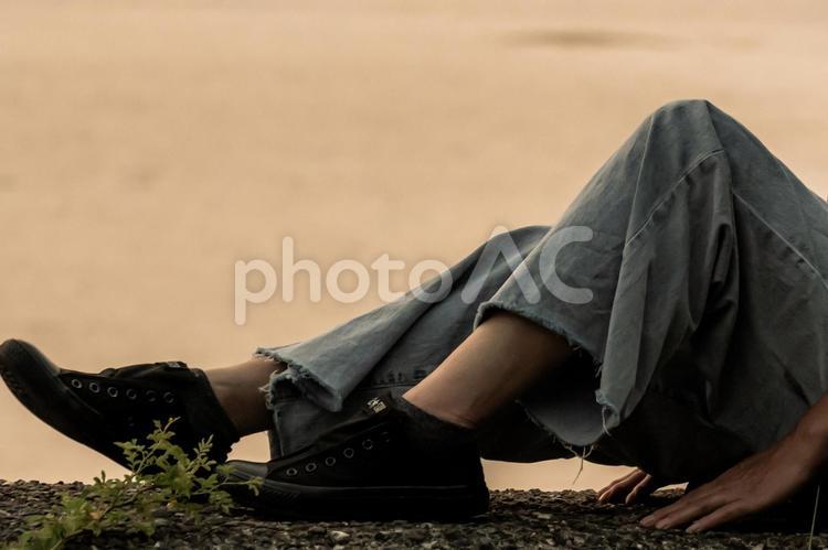 女性の足 女性の足,足,ジーパンの写真素材