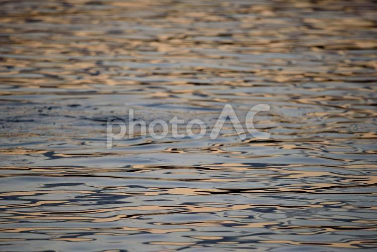 夕暮れに反射する海面模様 北海道,道東,網走の写真素材
