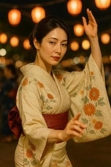 盆踊りを舞う女性の写真