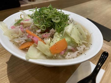 ちゃんぽんみたいな中華そば 中華そば,野菜,外食の写真素材