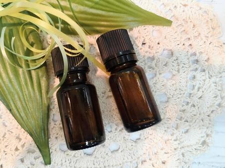 自作イランイランとアロマオイルボトル アロマオイル,ボトル,イランイランの写真素材