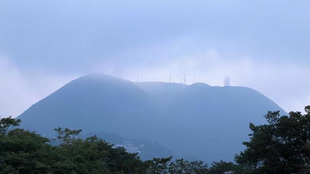 晩夏の恩賜箱根公園から見える二子山 晩夏の恩賜箱根公園から見える二子山 恩賜箱根公園,晩夏,二子山の写真素材