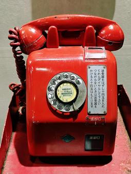 公衆電話 電話,赤い電話,ダイヤル式の写真素材