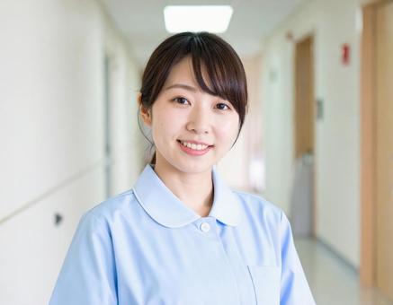 病院で働く看護師 病院で働く看護師の写真