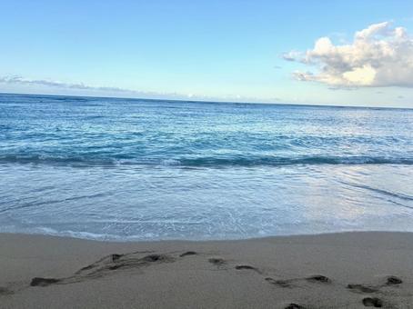 青い海と砂浜(ハワイ) 青い海と砂浜(ハワイ) 海,砂浜,ハワイの写真素材