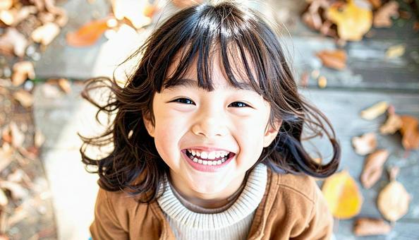 白い歯を見せて笑う女の子 白い歯を見せて笑う女の子の写真
