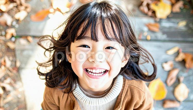 白い歯を見せて笑う女の子 歯,デンタルケア,ブレスケアの写真素材