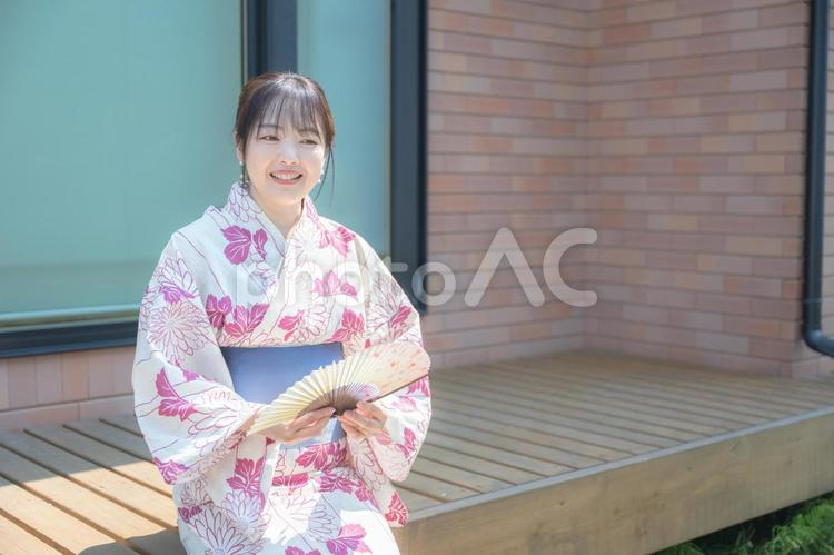 浴衣と扇子の女性 浴衣,女性,扇子の写真素材
