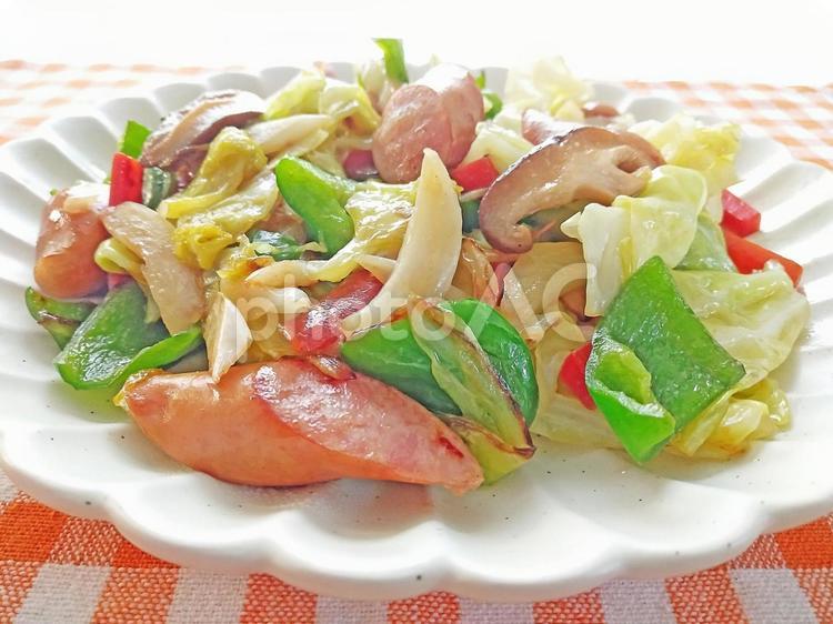 ウインナーと野菜の炒め物 ウインナー,野菜,炒め物の写真素材