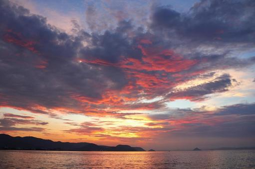 8月中旬のサンポート高松からの夕焼け 8月中旬のサンポート高松からの夕焼けの写真