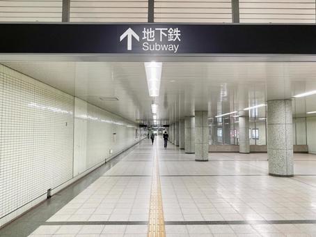 地下鉄構内 地下鉄,構内,車道駅の写真素材