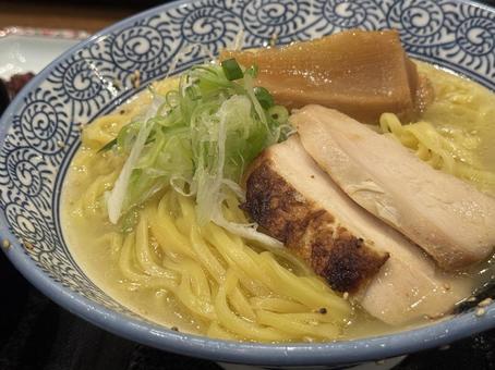鳥白湯ラーメン 鳥白湯ラーメンの写真