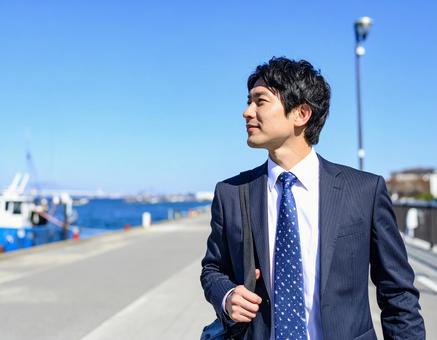 爽やかな印象のビジネスマン男性 爽やかな印象のビジネスマン男性の写真