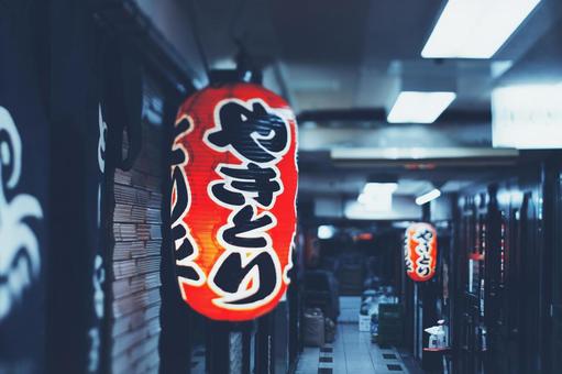 やきとりの赤提灯 やきとりの赤提灯 やきとり,飲食,飲食街の写真素材