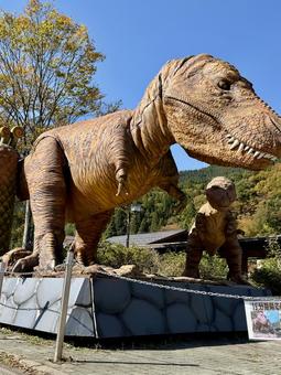 道の駅九頭竜　福井県大野市　恐竜の像 ティラノサウルス,恐竜,像の写真素材