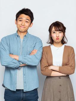 面白い表情のカップル 面白い表情のカップルの写真