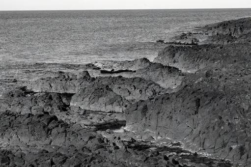 日本海の荒磯を望む 日本海の荒磯を望む 岩礁,海岸,日本海の写真素材