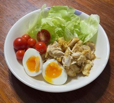 ささ身と半熟卵とトマトとレタスのサラダ2 ささ身と半熟卵とトマトとレタスのサラダ2の写真