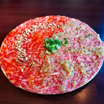 和牛サーロインユッケ（ハーフ＆ハーフ） 和牛,サーロイン,ユッケの写真素材