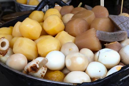 具沢山でおいしそうなおでん鍋 秋冬料理 具沢山でおいしそうなおでん鍋 秋冬料理 おでん,鍋,料理の写真素材