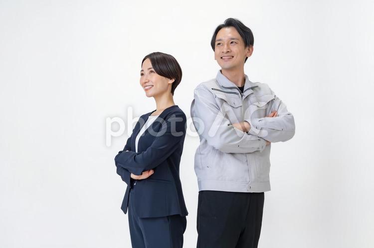 作業着の男性とスーツを着た女性 スーツ,女性,ゼネコンの写真素材