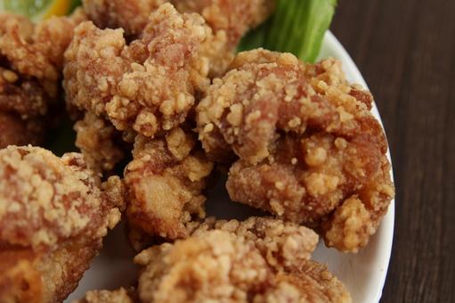 ジューシーな唐揚げのアップ ジューシーな唐揚げのアップ 唐揚げ,鶏肉,揚げ物の写真素材