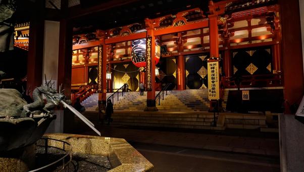 夜の浅草寺 夜の浅草寺 浅草寺,夜景,東京の写真素材