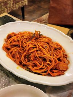 王道ナポリタン1 ナポリタン,大盛り,オーバル皿の写真素材