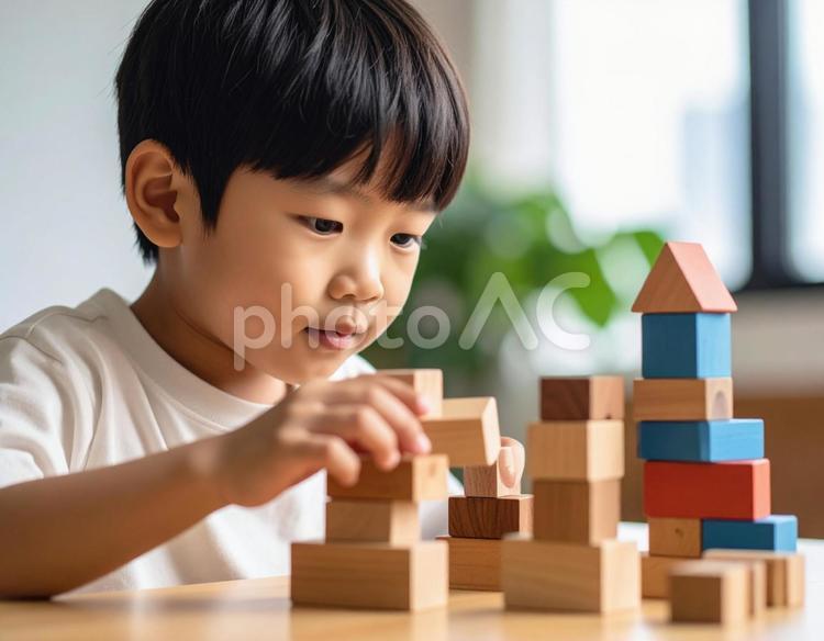 積み木で遊ぶ男の子 幼児,積み木,遊ぶの写真素材