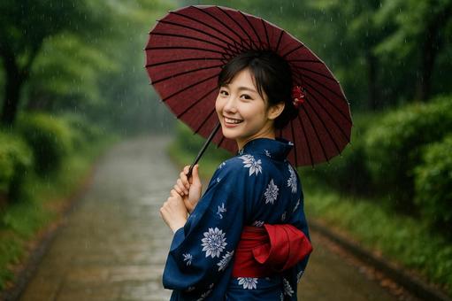 和傘と浴衣女性の笑顔 和傘と浴衣女性の笑顔の写真