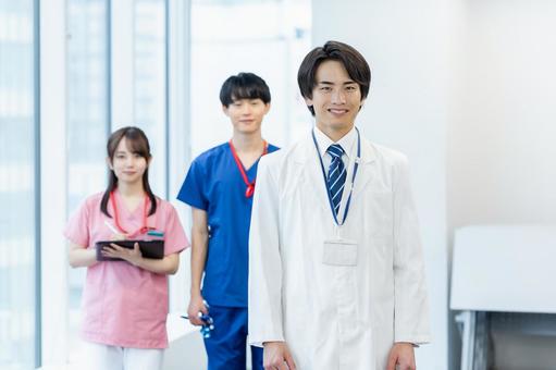 病院で働く医療スタッフ 病院,医師,看護師の写真素材