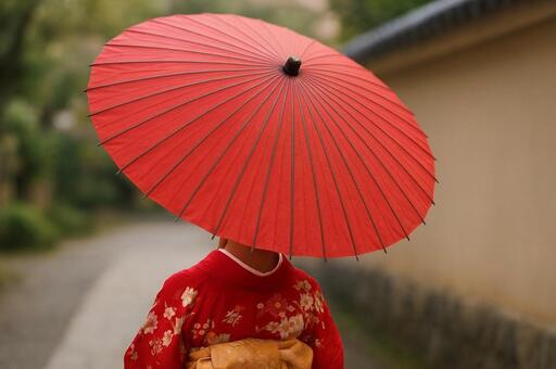 赤い和傘と着物の女性 女性,傘,和傘の写真素材