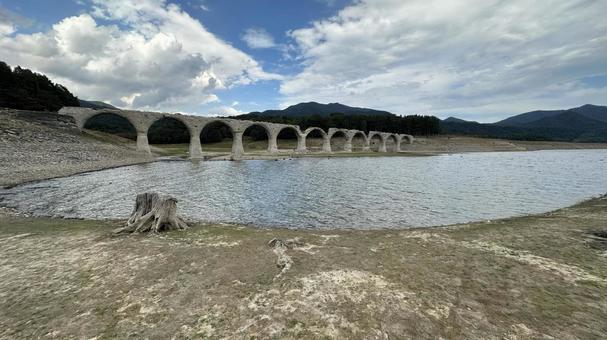 タウシュベツ川橋梁 タウシュベツ橋梁,幻の橋,北海道の写真素材