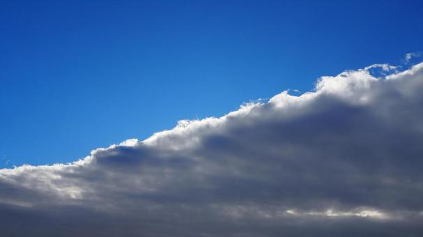 秋の空・青空&不気味な雨雲 秋の空・青空&不気味な雨雲 秋,青空,気味が悪いの写真素材